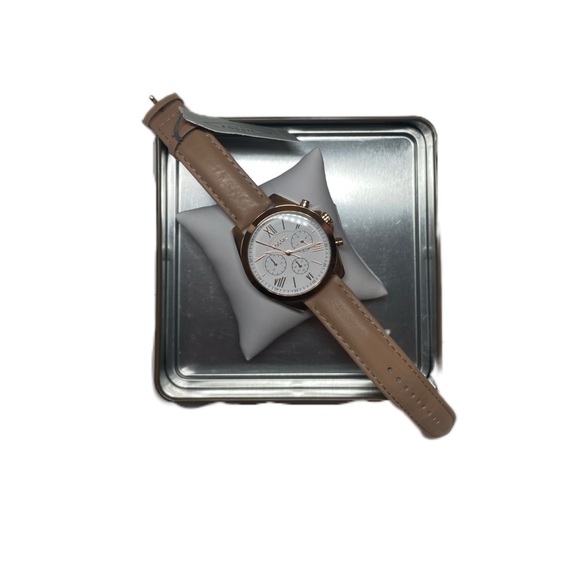 Brand New Modern Beige Fossil Watch - Picture 1 of 3